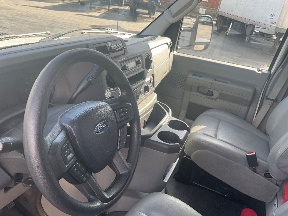 Light Duty Box Truck-Light and Medium Duty Trucks-Ford-2022-E350-Nashville-TN-77,558\n\t\tmiles-$ 36,250 - Image 17