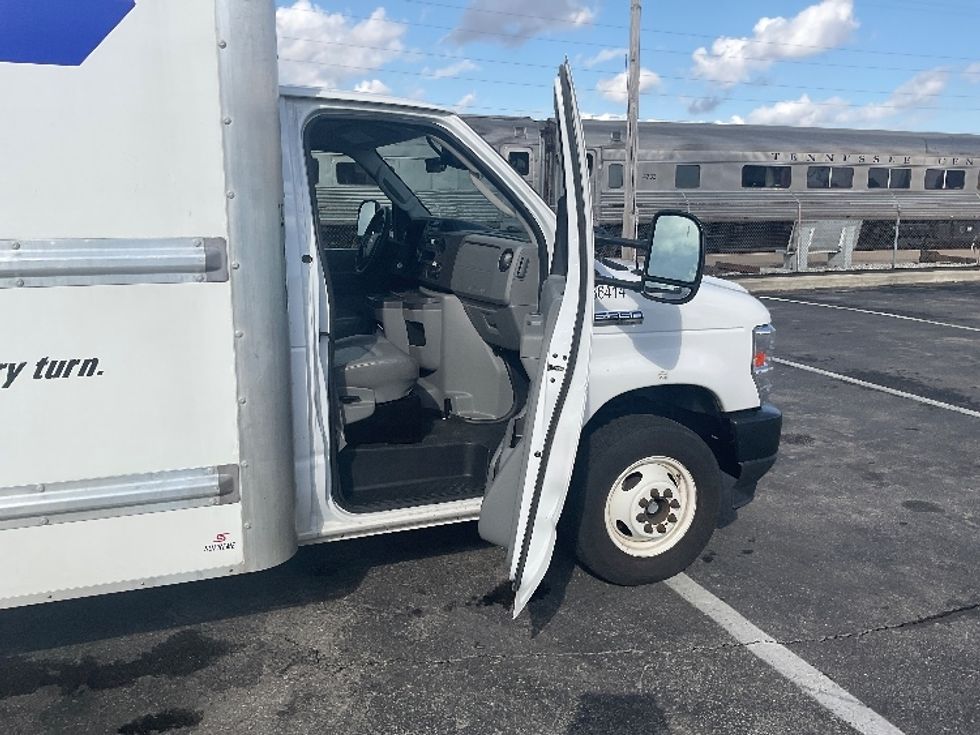 Light Duty Box Truck-Light and Medium Duty Trucks-Ford-2022-E350-Nashville-TN-77,558\n\t\tmiles-$ 36,250 - Image 20