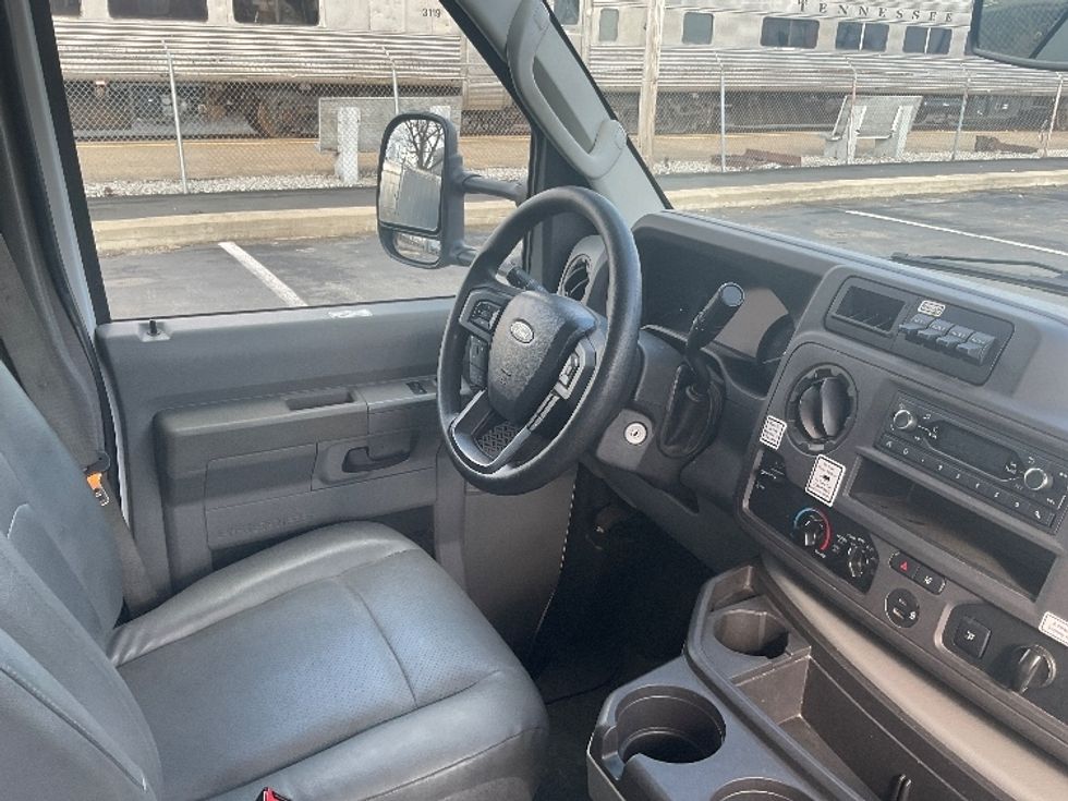 Light Duty Box Truck-Light and Medium Duty Trucks-Ford-2022-E350-Nashville-TN-77,558\n\t\tmiles-$ 36,250 - Image 22