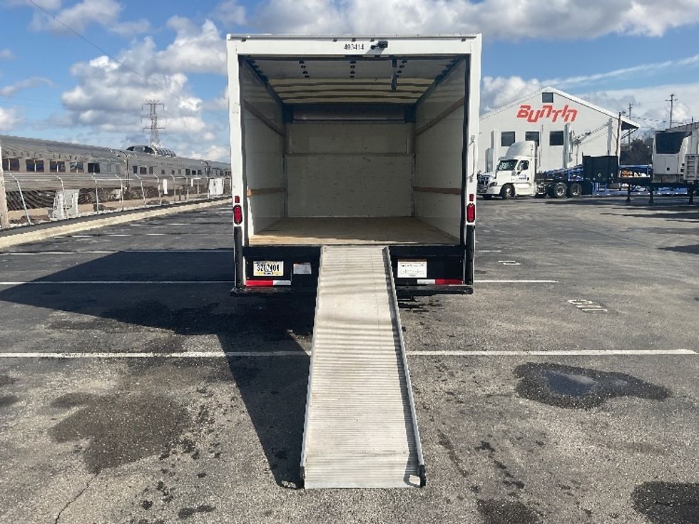 Light Duty Box Truck-Light and Medium Duty Trucks-Ford-2022-E350-Nashville-TN-77,558\n\t\tmiles-$ 36,250 - Image 9