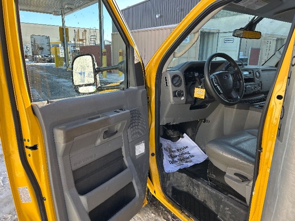Light Duty Box Truck-Light and Medium Duty Trucks-Ford-2022-E350-Nashville-TN-87,986\n\t\tmiles-$ 30,500 - Image 13