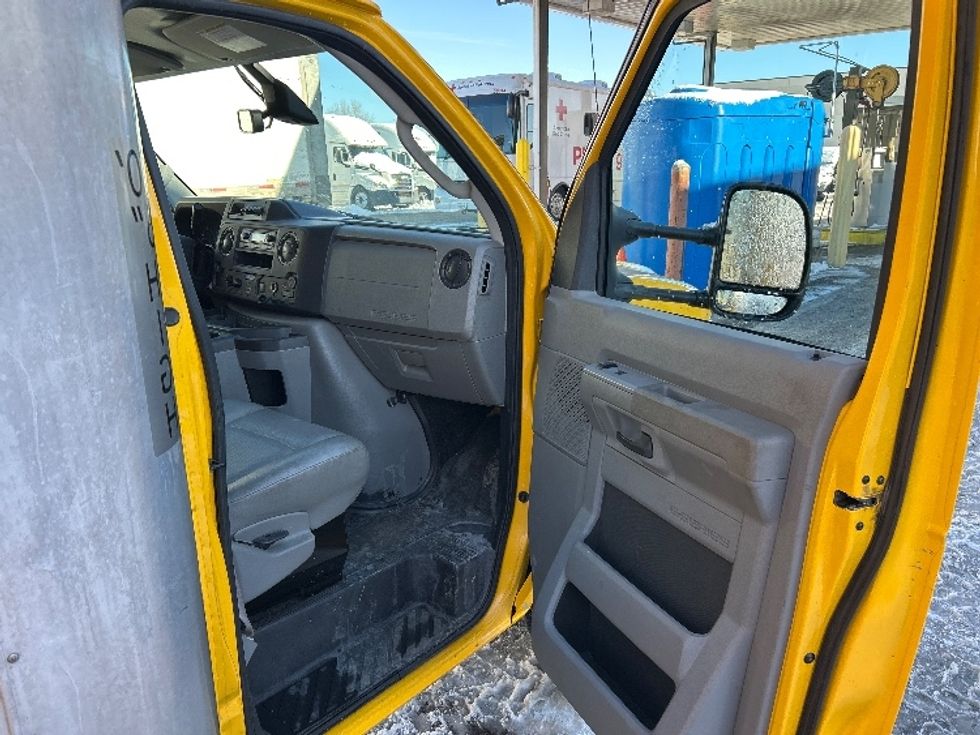 Light Duty Box Truck-Light and Medium Duty Trucks-Ford-2022-E350-Nashville-TN-87,986\n\t\tmiles-$ 30,500 - Image 17