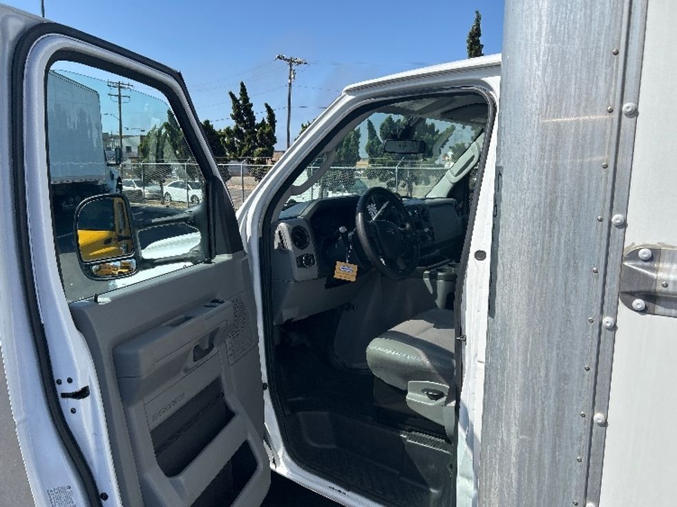 Light Duty Box Truck-Light and Medium Duty Trucks-Ford-2022-E350-National City-CA-156,438\n\t\tmiles-$ 20,750 - Image 15