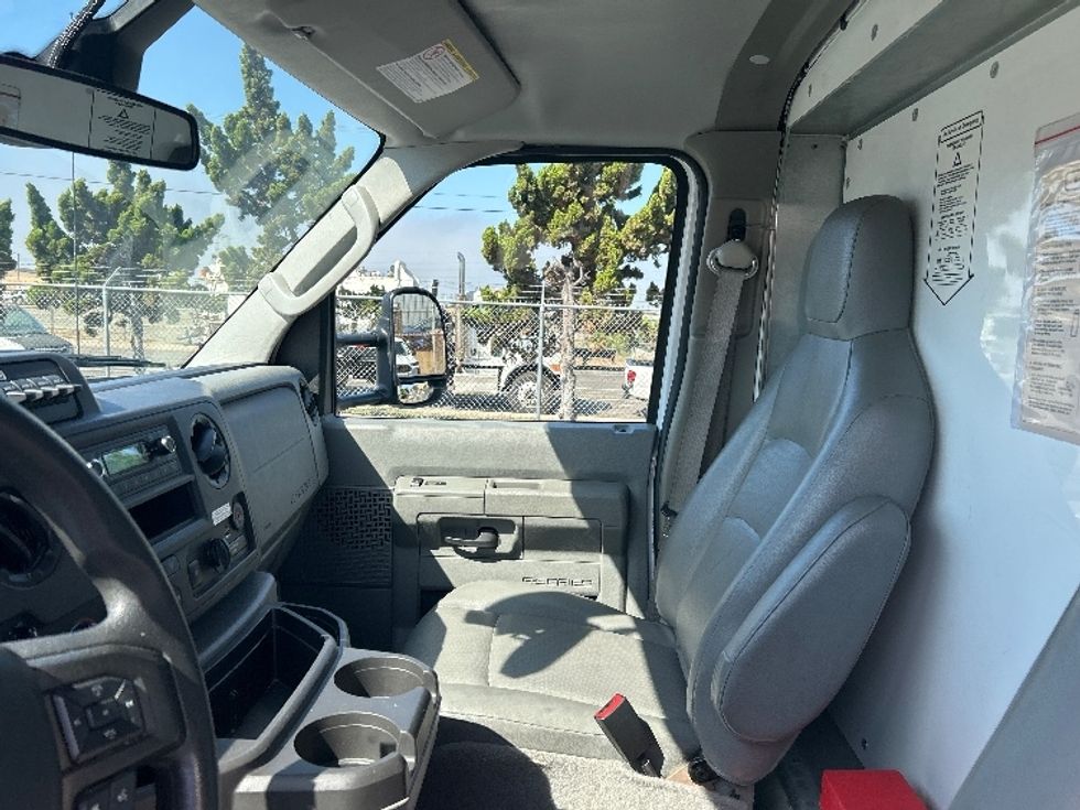Light Duty Box Truck-Light and Medium Duty Trucks-Ford-2022-E350-National City-CA-156,438\n\t\tmiles-$ 20,750 - Image 18