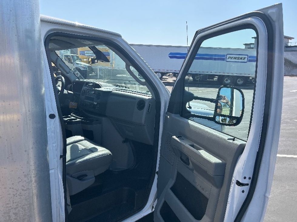 Light Duty Box Truck-Light and Medium Duty Trucks-Ford-2022-E350-National City-CA-156,438\n\t\tmiles-$ 20,750 - Image 19