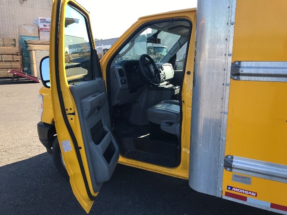 Light Duty Box Truck-Light and Medium Duty Trucks-Ford-2022-E350-National City-CA-95,143\n\t\tmiles-$ 29,250 - Image 16