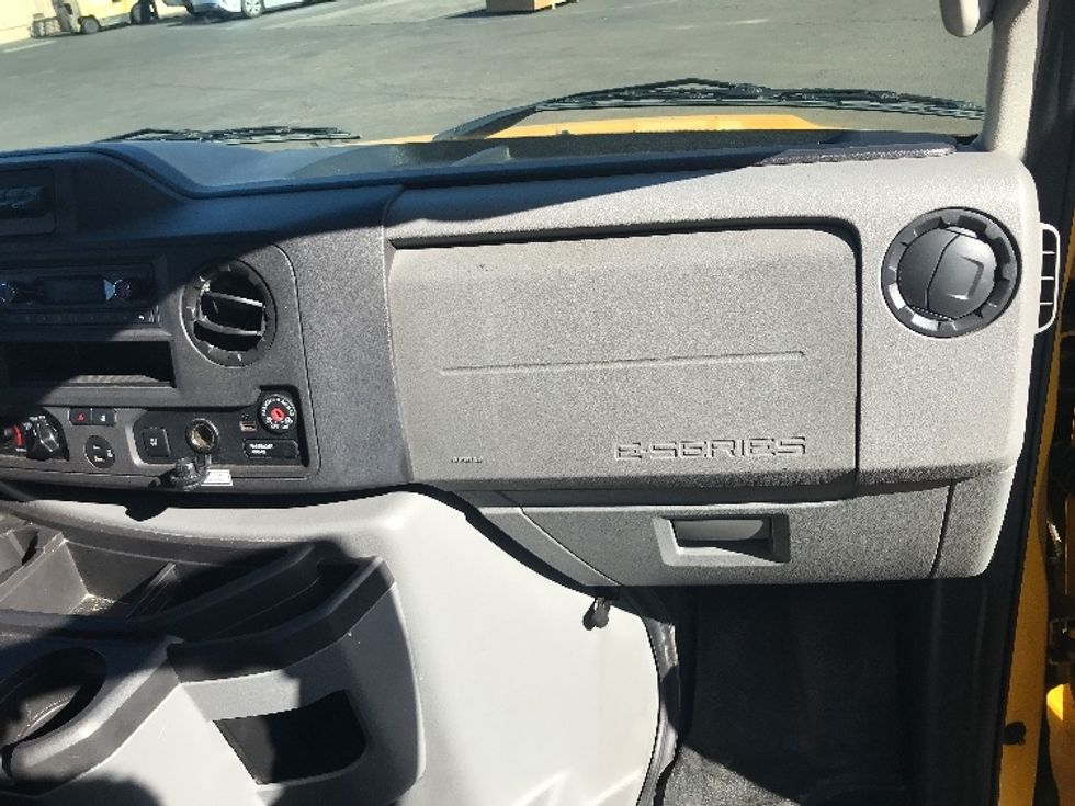 Light Duty Box Truck-Light and Medium Duty Trucks-Ford-2022-E350-National City-CA-95,143\n\t\tmiles-$ 29,250 - Image 21