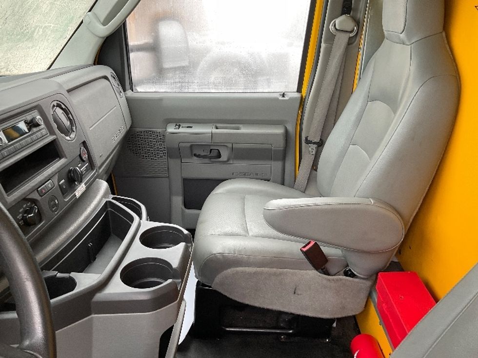 Light Duty Box Truck-Light and Medium Duty Trucks-Ford-2022-E350-Neenah-WI-92,045\n\t\tmiles-$ 29,250 - Image 19