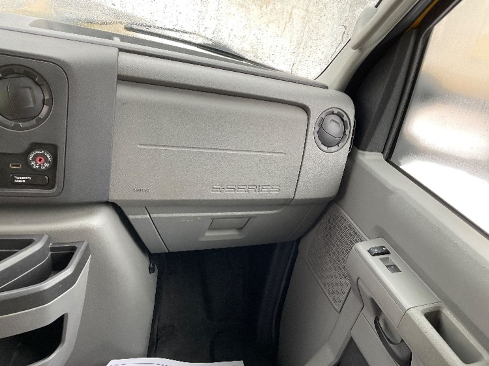 Light Duty Box Truck-Light and Medium Duty Trucks-Ford-2022-E350-Neenah-WI-92,045\n\t\tmiles-$ 29,250 - Image 21