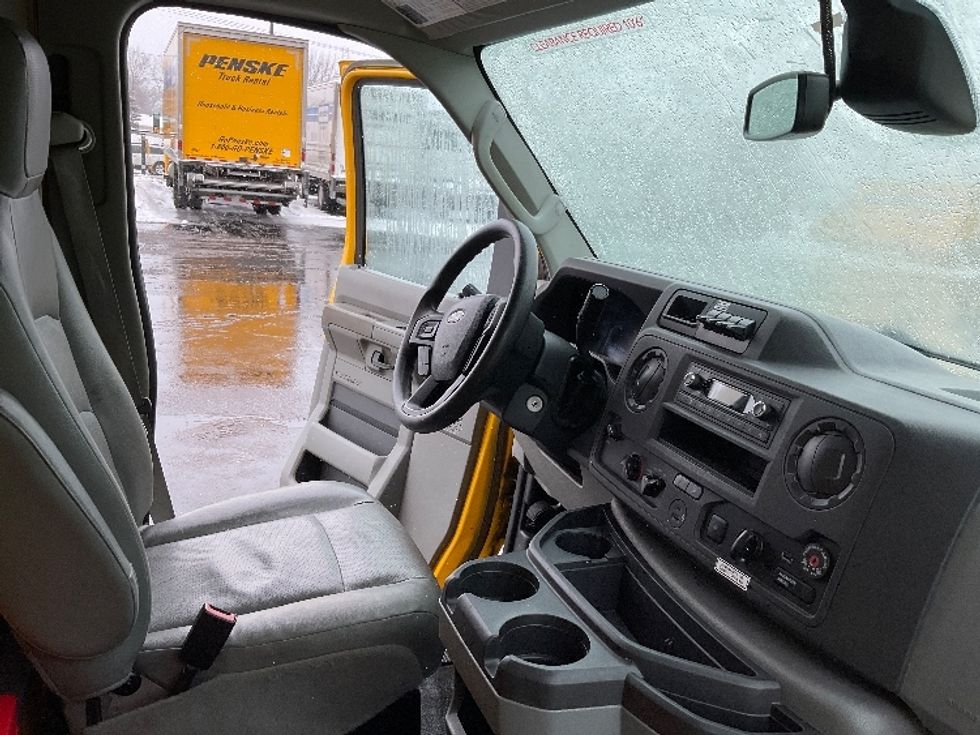 Light Duty Box Truck-Light and Medium Duty Trucks-Ford-2022-E350-Neenah-WI-92,045\n\t\tmiles-$ 29,250 - Image 22