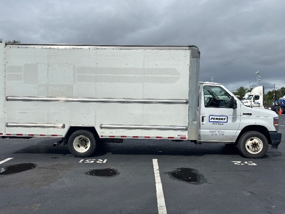 Light Duty Box Truck-Light and Medium Duty Trucks-Ford-2022-E350-New Castle-DE-103,344\n\t\tmiles-$ 27,000 - Image 13