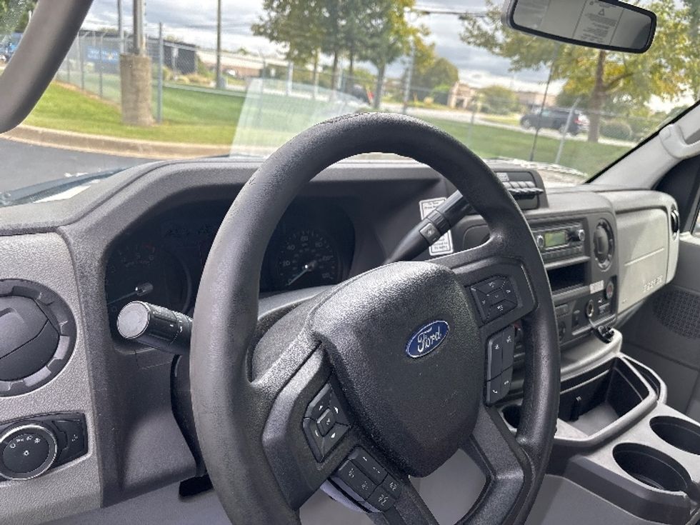 Light Duty Box Truck-Light and Medium Duty Trucks-Ford-2022-E350-New Castle-DE-103,344\n\t\tmiles-$ 27,000 - Image 15