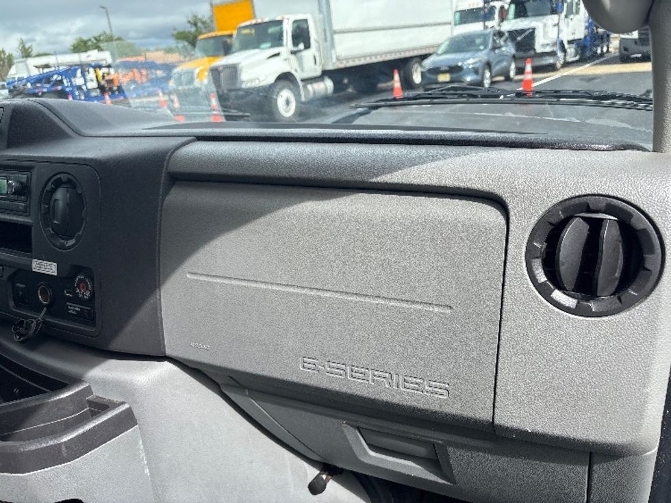 Light Duty Box Truck-Light and Medium Duty Trucks-Ford-2022-E350-New Castle-DE-103,344\n\t\tmiles-$ 27,000 - Image 19