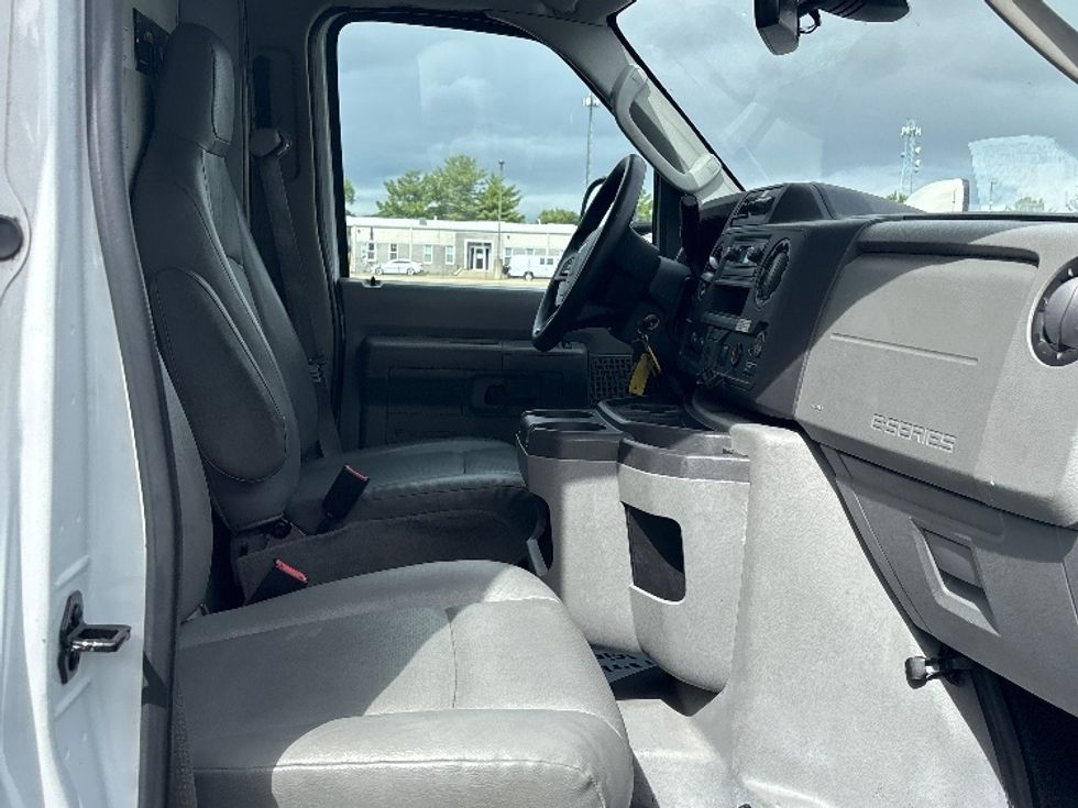Light Duty Box Truck-Light and Medium Duty Trucks-Ford-2022-E350-New Castle-DE-103,344\n\t\tmiles-$ 27,000 - Image 20