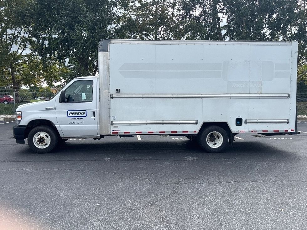 Light Duty Box Truck-Light and Medium Duty Trucks-Ford-2022-E350-New Castle-DE-103,344\n\t\tmiles-$ 27,000 - Image 4