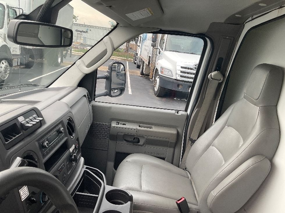 Light Duty Box Truck-Light and Medium Duty Trucks-Ford-2022-E350-New Castle-DE-105,632\n\t\tmiles-$ 28,500 - Image 19