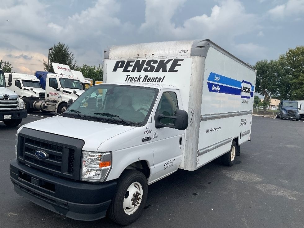 2022 Ford E-350 photo 3