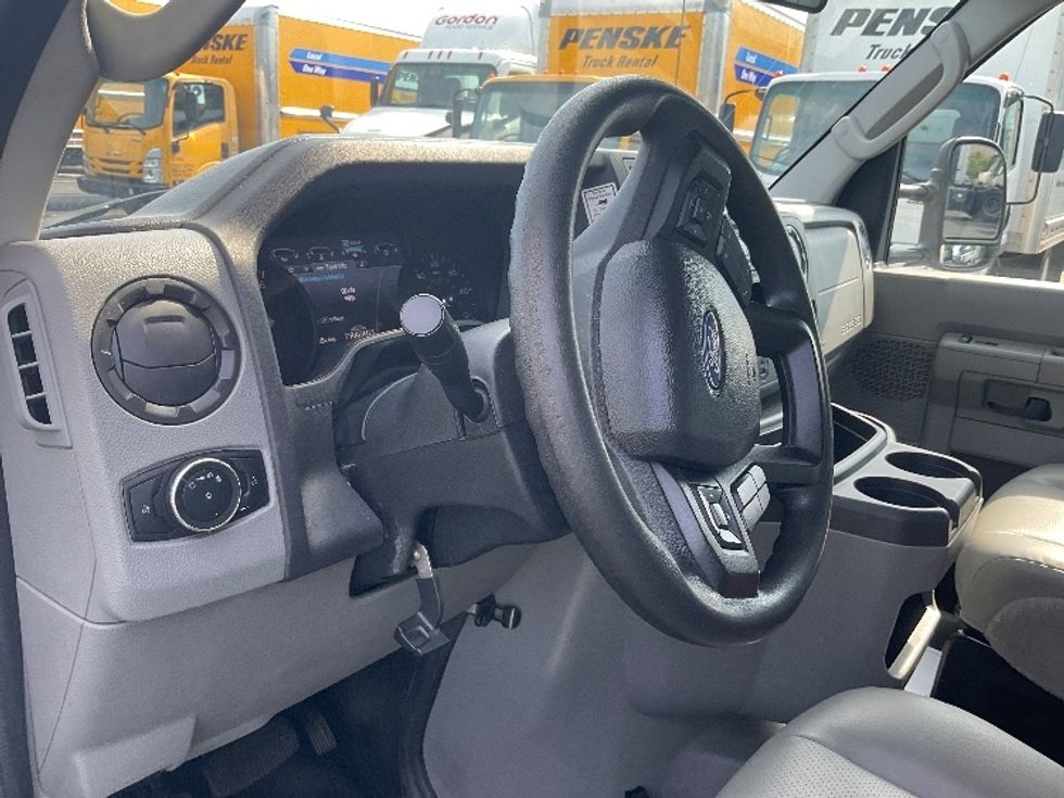 Light Duty Box Truck-Light and Medium Duty Trucks-Ford-2022-E350-New Castle-DE-110,856\n\t\tmiles-$ 27,750 - Image 16