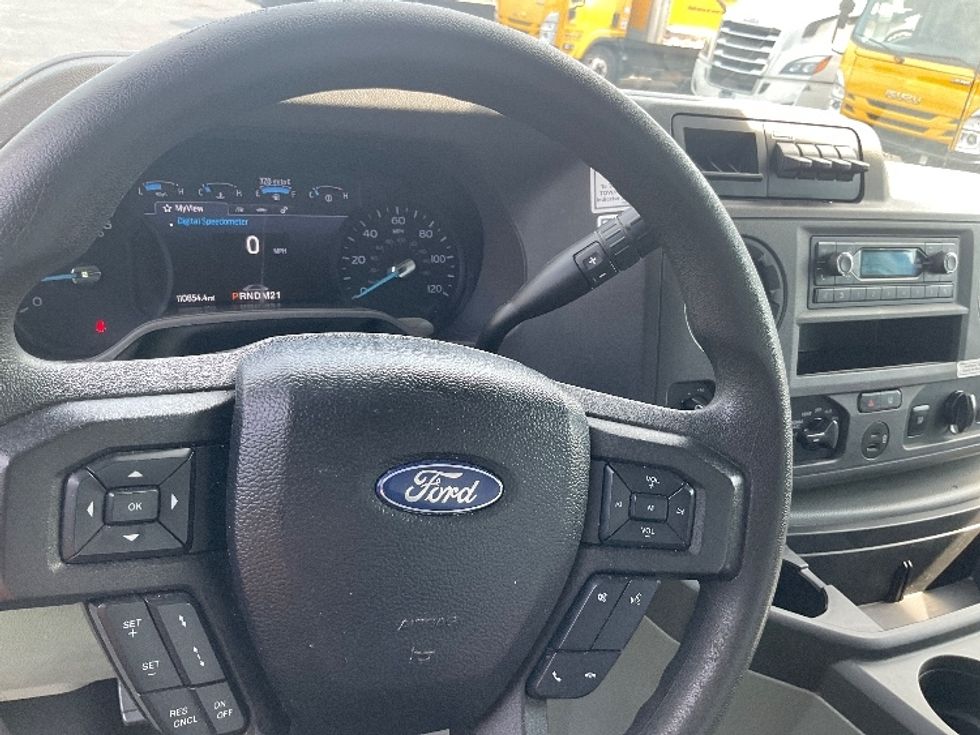 Light Duty Box Truck-Light and Medium Duty Trucks-Ford-2022-E350-New Castle-DE-110,856\n\t\tmiles-$ 27,750 - Image 17