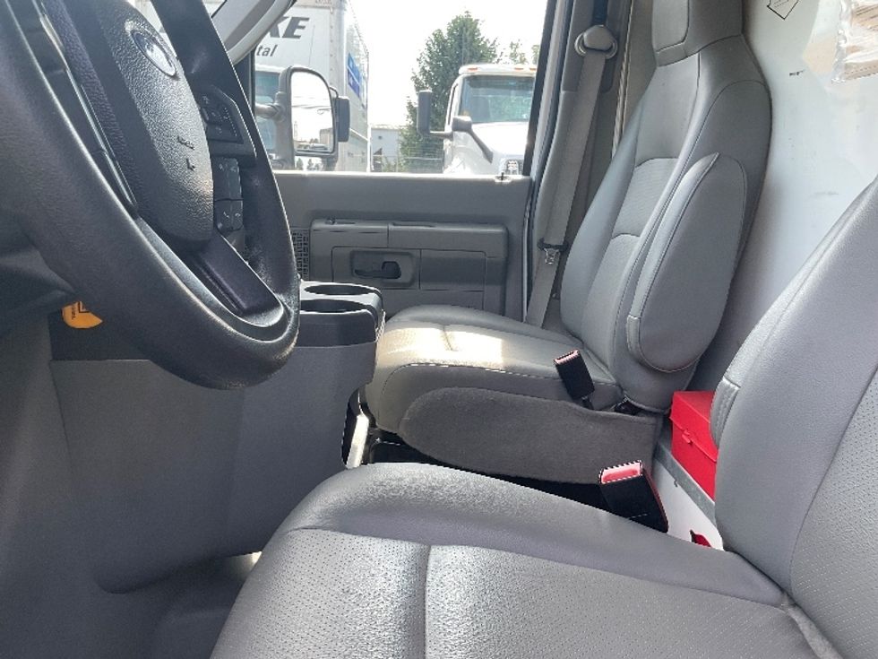 Light Duty Box Truck-Light and Medium Duty Trucks-Ford-2022-E350-New Castle-DE-110,856\n\t\tmiles-$ 27,750 - Image 18