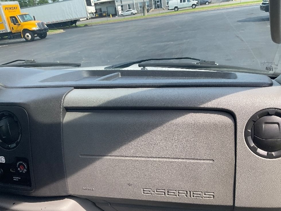 Light Duty Box Truck-Light and Medium Duty Trucks-Ford-2022-E350-New Castle-DE-110,856\n\t\tmiles-$ 27,750 - Image 20