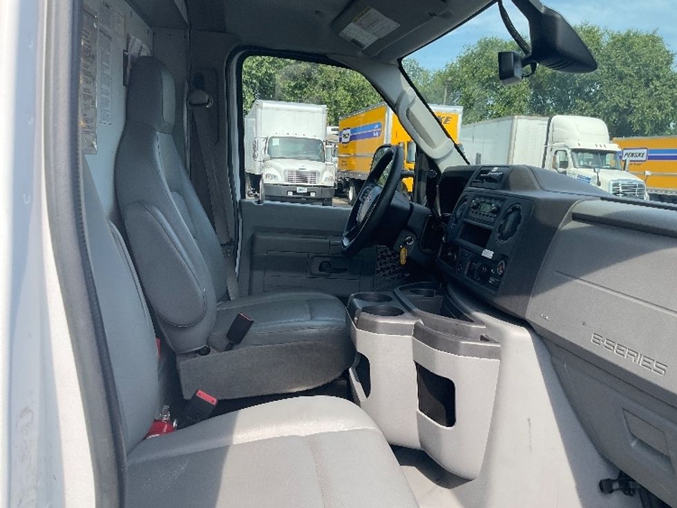 Light Duty Box Truck-Light and Medium Duty Trucks-Ford-2022-E350-New Castle-DE-110,856\n\t\tmiles-$ 27,750 - Image 21