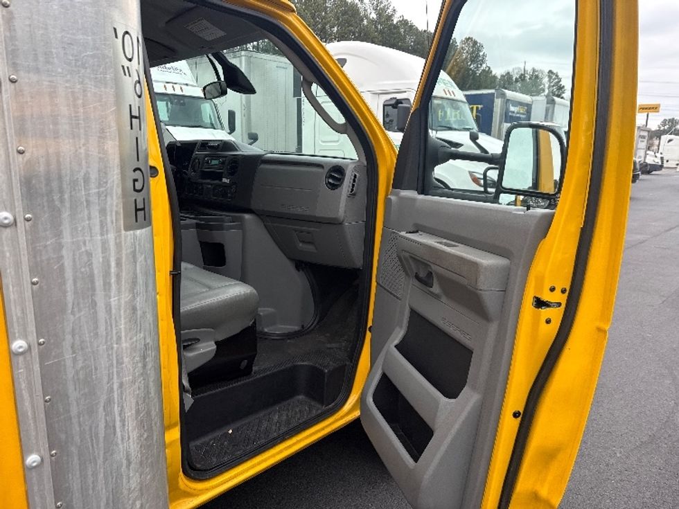 Light Duty Box Truck-Light and Medium Duty Trucks-Ford-2022-E350-Norcross-GA-94,280\n\t\tmiles-$ 29,750 - Image 19