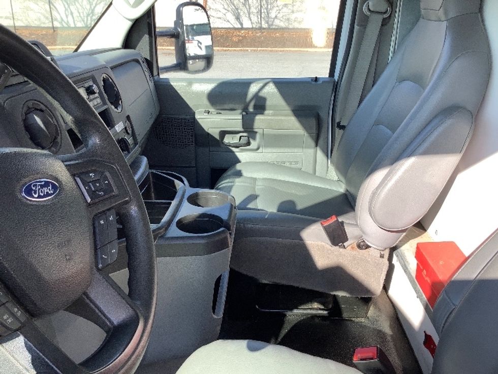 Light Duty Box Truck-Light and Medium Duty Trucks-Ford-2022-E350-Norfolk-VA-96,483\n\t\tmiles-$ 33,250 - Image 18