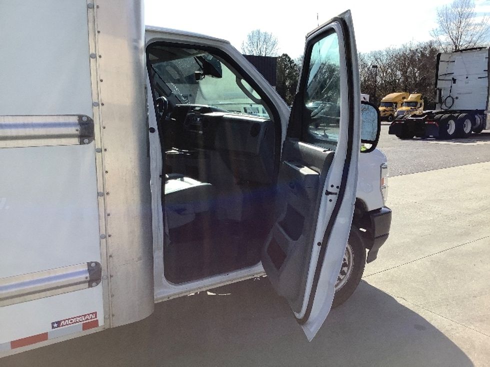 Light Duty Box Truck-Light and Medium Duty Trucks-Ford-2022-E350-Norfolk-VA-96,483\n\t\tmiles-$ 33,250 - Image 19