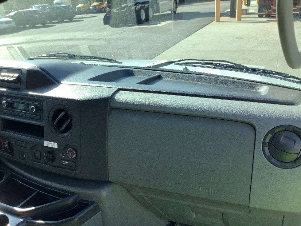 Light Duty Box Truck-Light and Medium Duty Trucks-Ford-2022-E350-Norfolk-VA-96,483\n\t\tmiles-$ 33,250 - Image 20