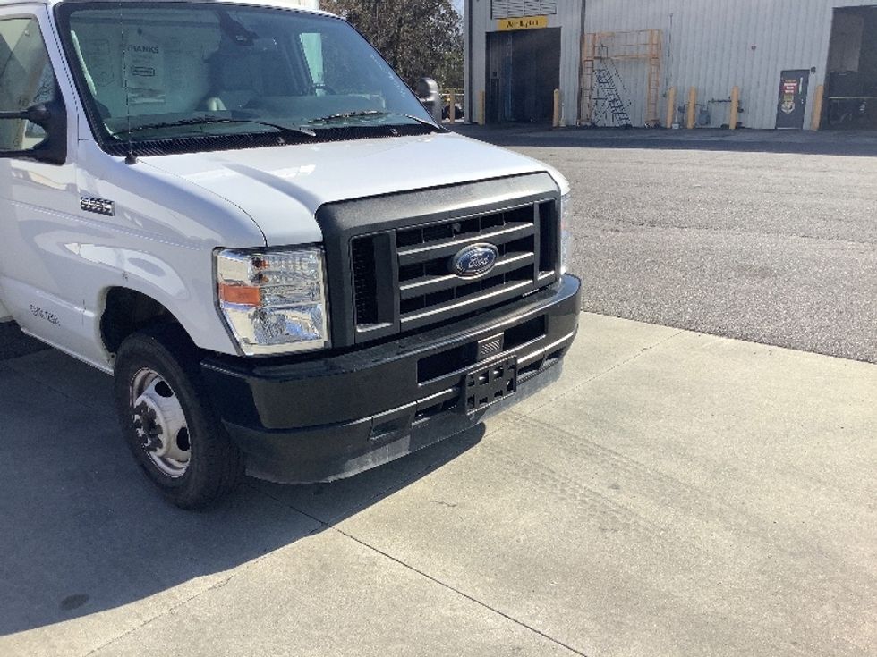 Light Duty Box Truck-Light and Medium Duty Trucks-Ford-2022-E350-Norfolk-VA-96,483\n\t\tmiles-$ 33,250 - Image 27