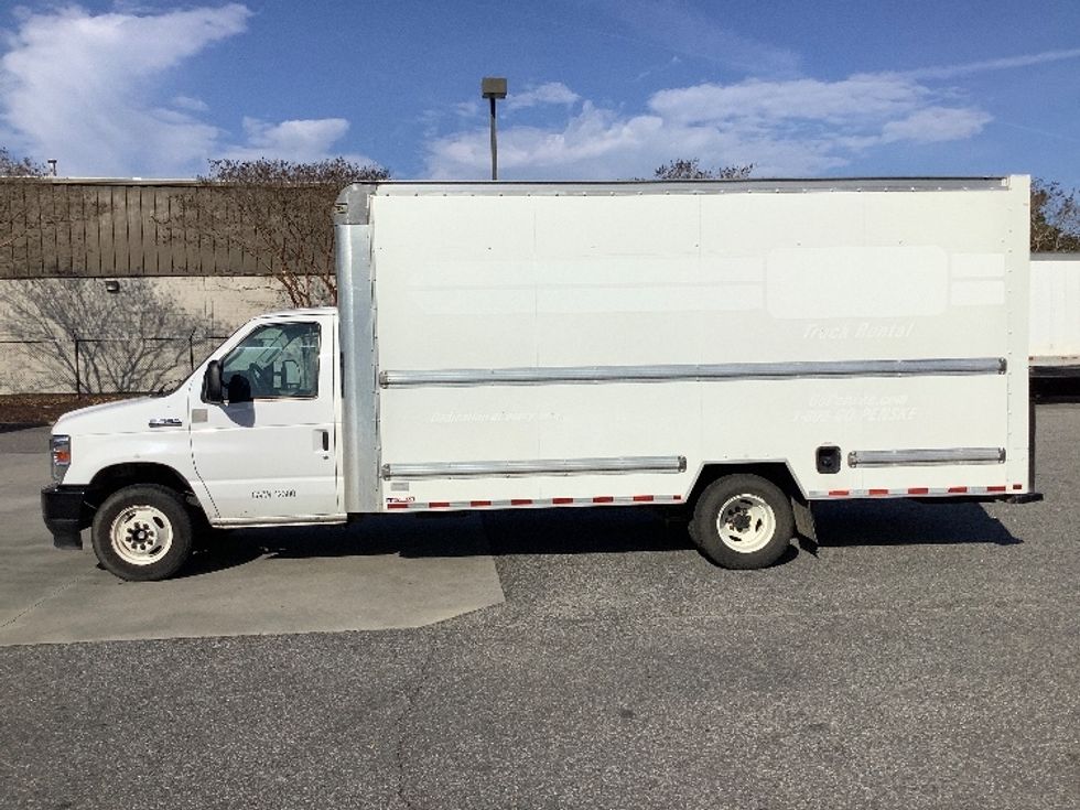 Light Duty Box Truck-Light and Medium Duty Trucks-Ford-2022-E350-Norfolk-VA-96,483\n\t\tmiles-$ 33,250 - Image 4