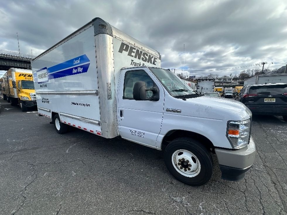 Light Duty Box Truck-Light and Medium Duty Trucks-Ford-2022-E350-North Bergen-NJ-106,634\n\t\tmiles-$ 29,000 - Image 1