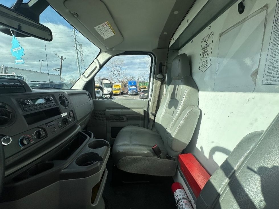 Light Duty Box Truck-Light and Medium Duty Trucks-Ford-2022-E350-North Bergen-NJ-106,634\n\t\tmiles-$ 29,000 - Image 18