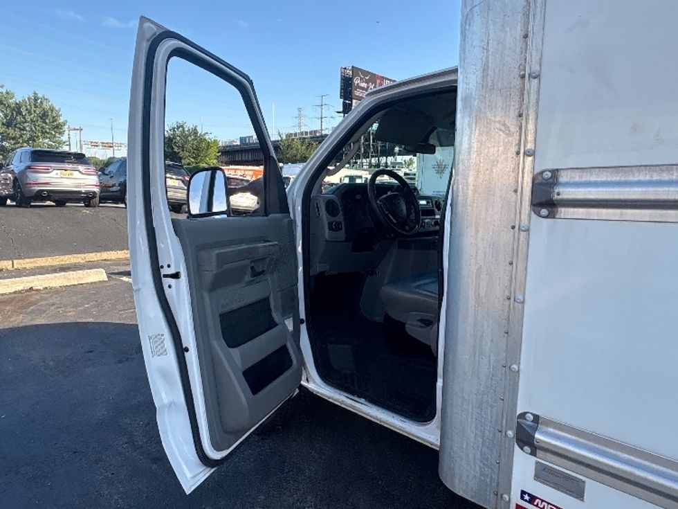 Light Duty Box Truck-Light and Medium Duty Trucks-Ford-2022-E350-North Bergen-NJ-127,550\n\t\tmiles-$ 26,250 - Image 16