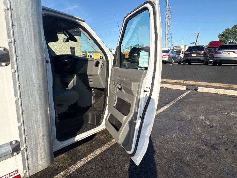 Light Duty Box Truck-Light and Medium Duty Trucks-Ford-2022-E350-North Bergen-NJ-127,550\n\t\tmiles-$ 26,250 - Image 20