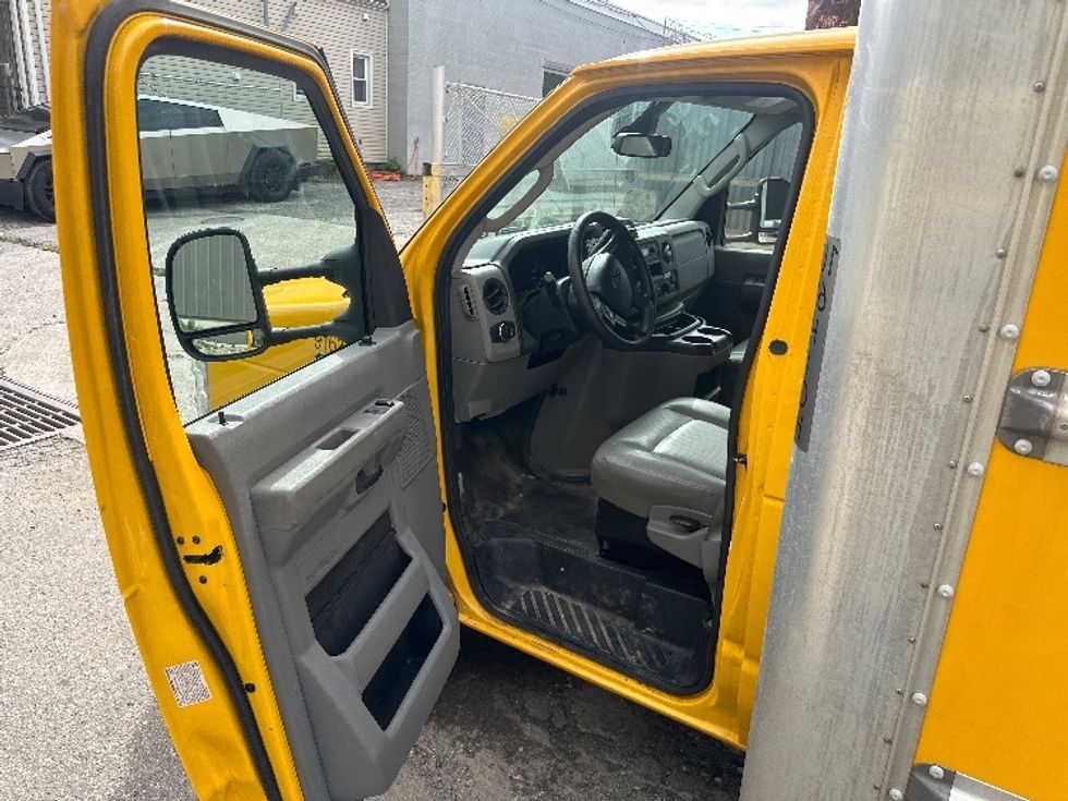 Light Duty Box Truck-Light and Medium Duty Trucks-Ford-2022-E350-North Bergen-NJ-151,663\n\t\tmiles-$ 18,750 - Image 16