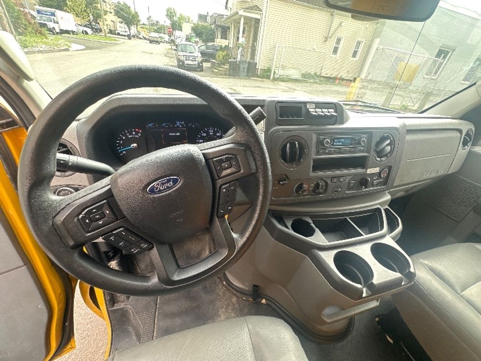 Light Duty Box Truck-Light and Medium Duty Trucks-Ford-2022-E350-North Bergen-NJ-151,663\n\t\tmiles-$ 18,750 - Image 18