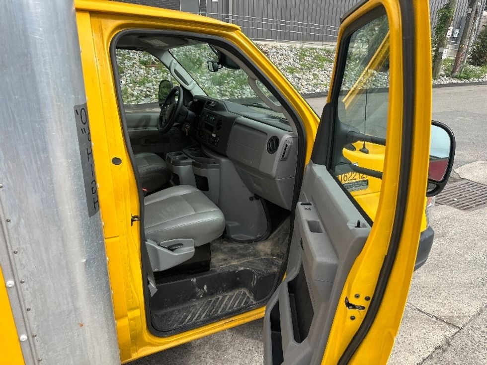 Light Duty Box Truck-Light and Medium Duty Trucks-Ford-2022-E350-North Bergen-NJ-151,663\n\t\tmiles-$ 18,750 - Image 20