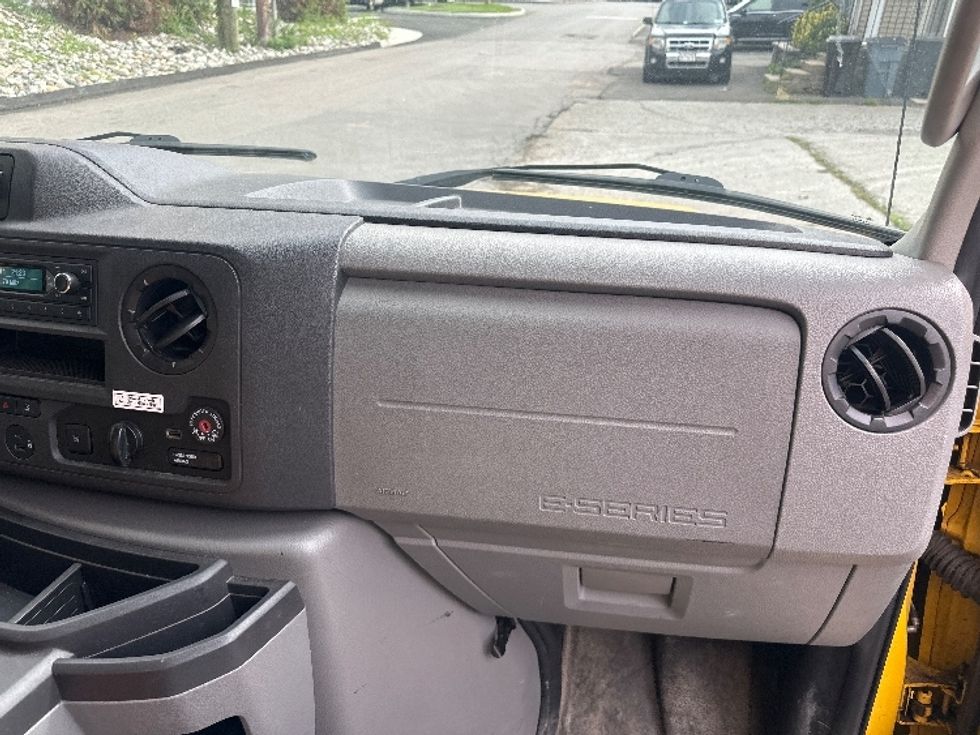 Light Duty Box Truck-Light and Medium Duty Trucks-Ford-2022-E350-North Bergen-NJ-151,663\n\t\tmiles-$ 18,750 - Image 21