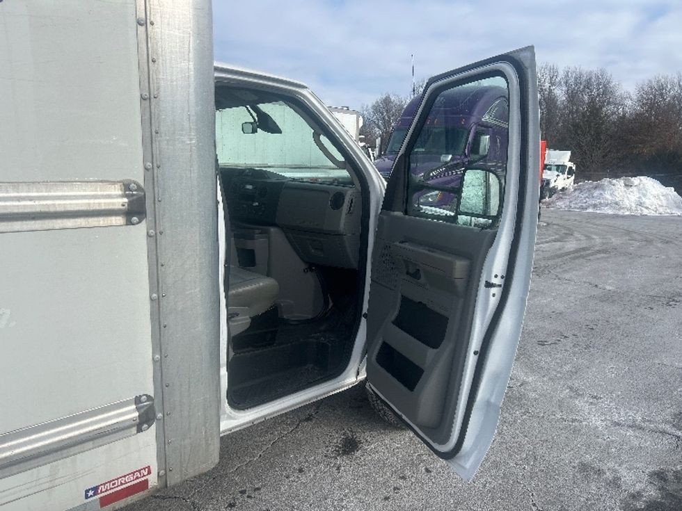 Light Duty Box Truck-Light and Medium Duty Trucks-Ford-2022-E350-North Bergen-NJ-86,675\n\t\tmiles-$ 31,500 - Image 19