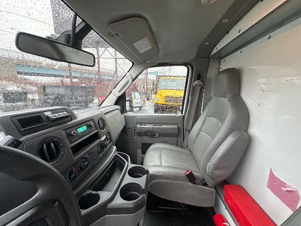 Light Duty Box Truck-Light and Medium Duty Trucks-Ford-2022-E350-North Bergen-NJ-87,097\n\t\tmiles-$ 31,250 - Image 18