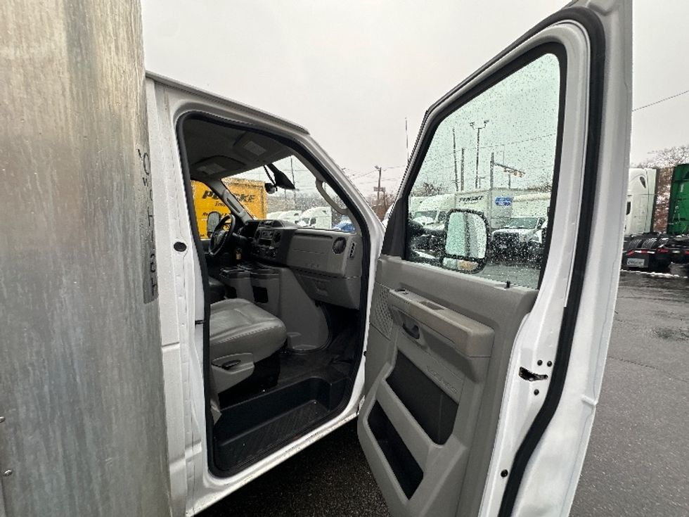 Light Duty Box Truck-Light and Medium Duty Trucks-Ford-2022-E350-North Bergen-NJ-87,097\n\t\tmiles-$ 31,250 - Image 19