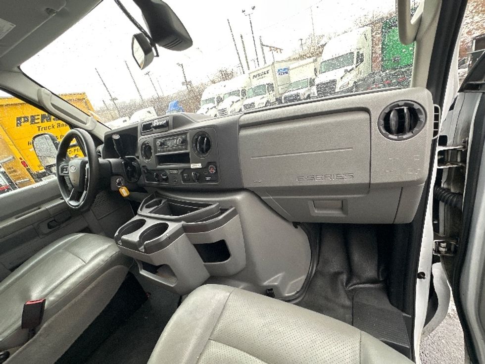 Light Duty Box Truck-Light and Medium Duty Trucks-Ford-2022-E350-North Bergen-NJ-87,097\n\t\tmiles-$ 31,250 - Image 20