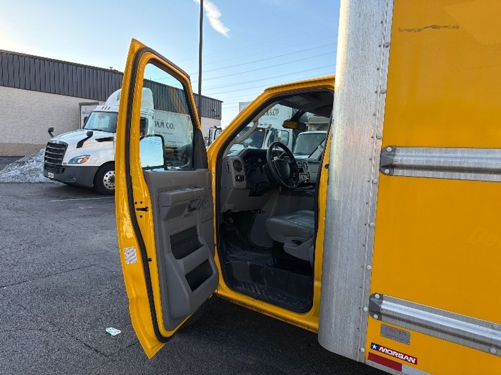 Light Duty Box Truck-Light and Medium Duty Trucks-Ford-2022-E350-North Bergen-NJ-87,124\n\t\tmiles-$ 28,500 - Image 16