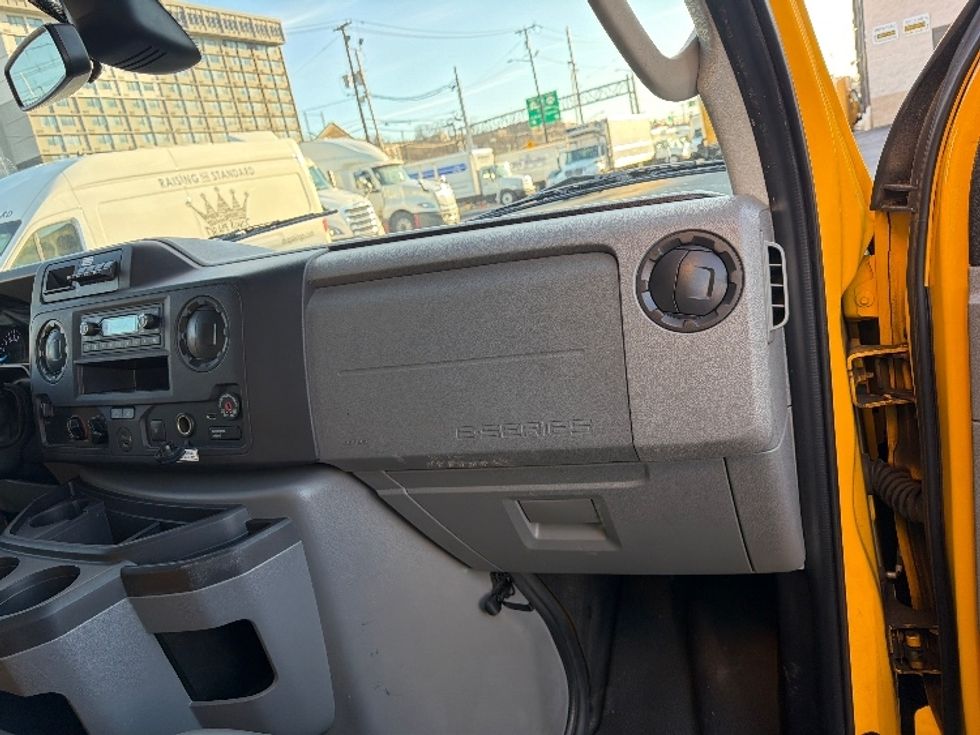 Light Duty Box Truck-Light and Medium Duty Trucks-Ford-2022-E350-North Bergen-NJ-87,124\n\t\tmiles-$ 28,500 - Image 21