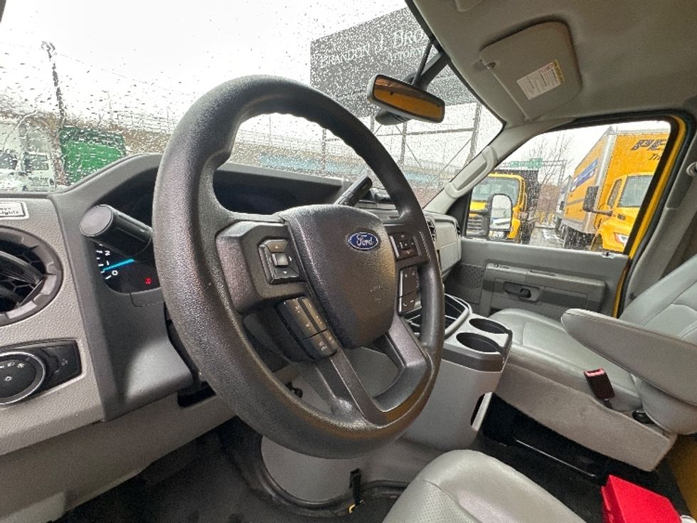 Light Duty Box Truck-Light and Medium Duty Trucks-Ford-2022-E350-North Bergen-NJ-88,584\n\t\tmiles-$ 28,250 - Image 16