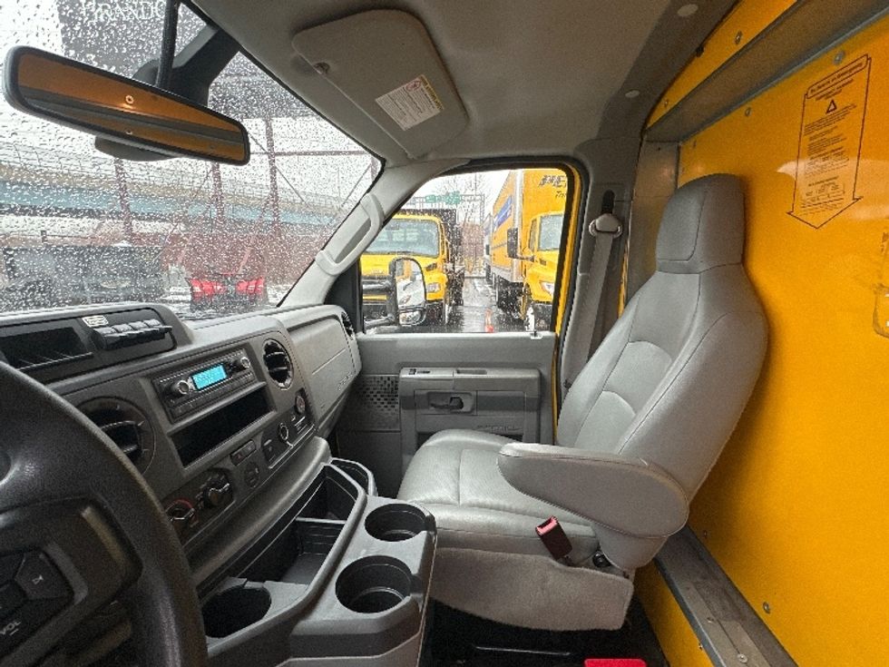Light Duty Box Truck-Light and Medium Duty Trucks-Ford-2022-E350-North Bergen-NJ-88,584\n\t\tmiles-$ 28,250 - Image 18
