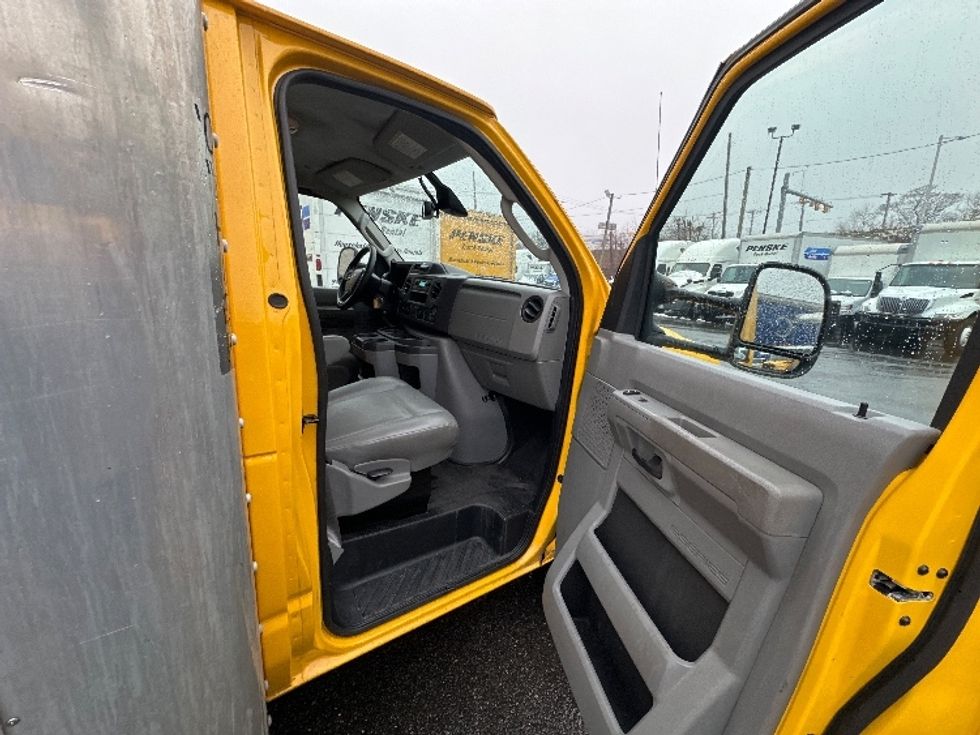 Light Duty Box Truck-Light and Medium Duty Trucks-Ford-2022-E350-North Bergen-NJ-88,584\n\t\tmiles-$ 28,250 - Image 19