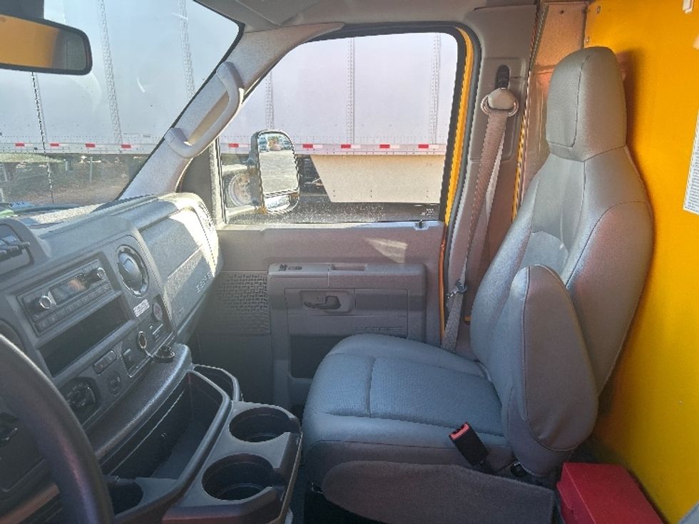Light Duty Box Truck-Light and Medium Duty Trucks-Ford-2022-E350-North Las Vegas-NV-108,841\n\t\tmiles-$ 27,750 - Image 18